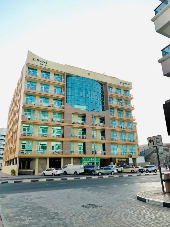 Female Only-Anaruby Backpackers- Metro Station Mashreq Vandrarhem Dubai Exteriör bild
