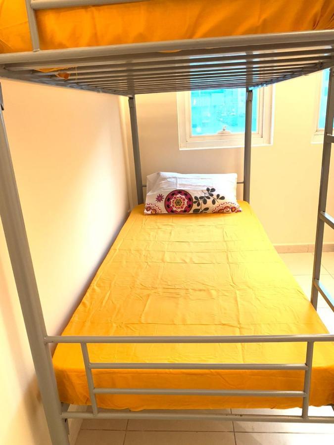 Female Only-Anaruby Backpackers- Metro Station Mashreq Vandrarhem Dubai Exteriör bild