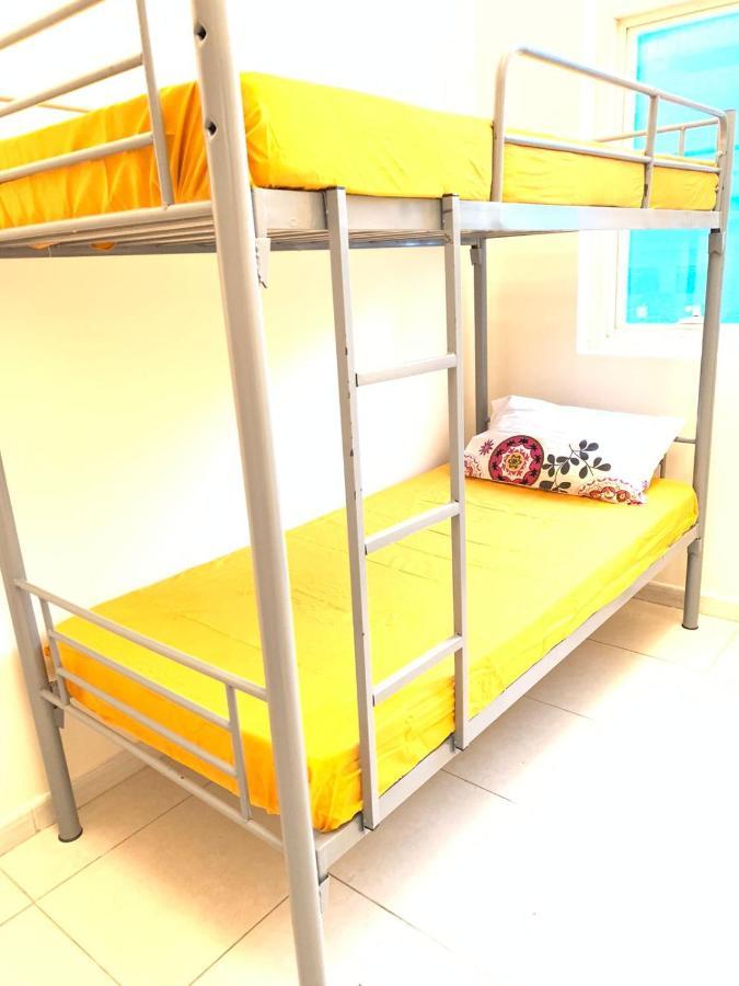 Female Only-Anaruby Backpackers- Metro Station Mashreq Vandrarhem Dubai Exteriör bild