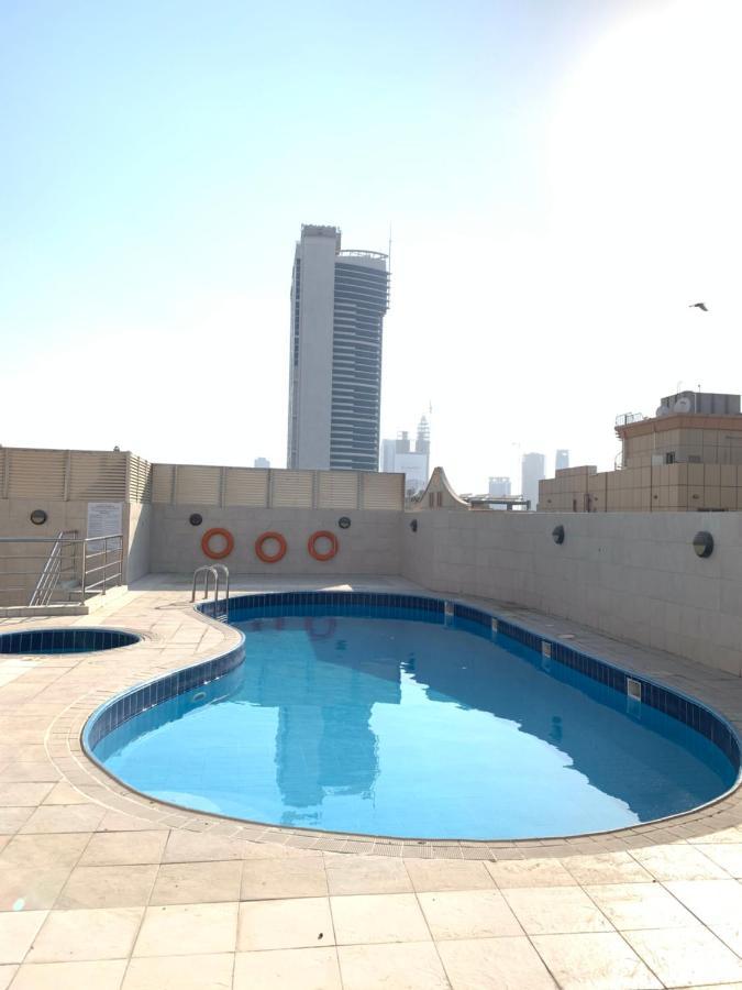 Female Only-Anaruby Backpackers- Metro Station Mashreq Vandrarhem Dubai Exteriör bild