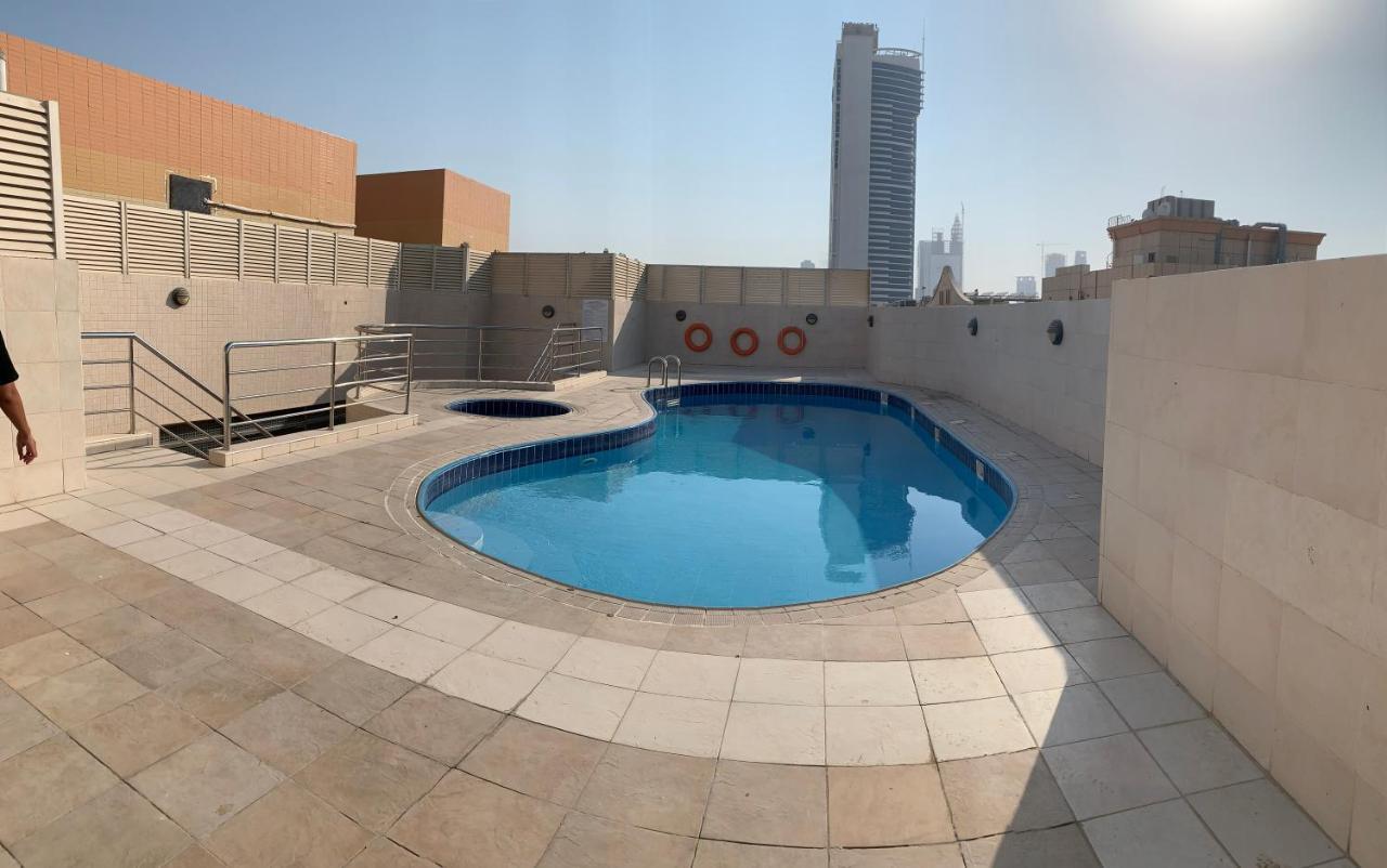 Female Only-Anaruby Backpackers- Metro Station Mashreq Vandrarhem Dubai Exteriör bild